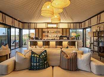Sindile Luxury Tented Camp: Die Lounge mit Bar Sindile Luxury Tented Camp: Die Lounge mit Bar