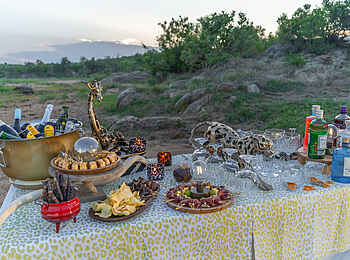 The Last Word Kitara Lodge: Sundowner im Busch The Last Word Kitara Lodge: Sundowner im Busch