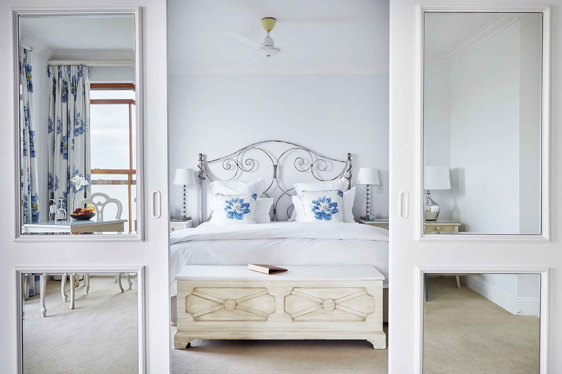 doppelbett, garden route, plettenberg bay, premier suite, relais & chateaux, südafrika, the plettenberg, afrikarma, afrikarma safaris, afrikarma safaris - wildnis. hautnah., afrikarma.de