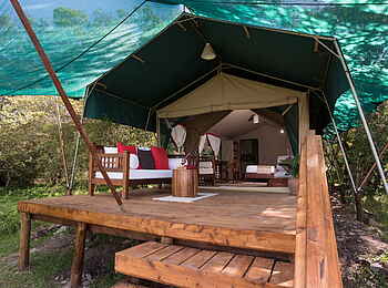 Losokwan Camp: Blick von der Veranda ins Zelt