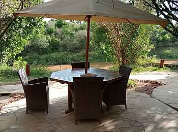 Mara Ngenche Camp: Tisch im Garten