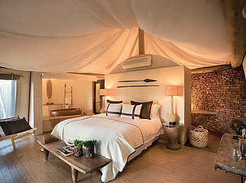 Marataba Safari Lodge: Beleuchtetes Schlafzimmer