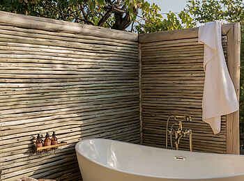 Fothergill Island Luxury Camp: Lake Suite Bad