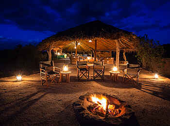 Laikipia Wilderness River Camp: Feuerstelle Laikipia Wilderness River Camp: Feuerstelle