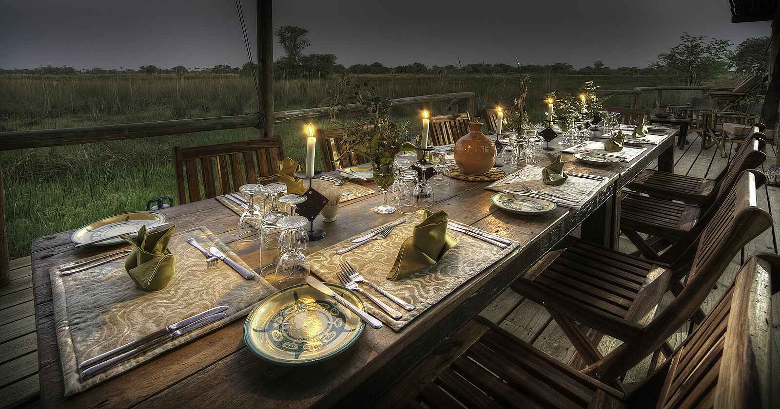 Oddball's Enclave Camp: Dinnertafel Oddball's Enclave Camp: Dinnertafel