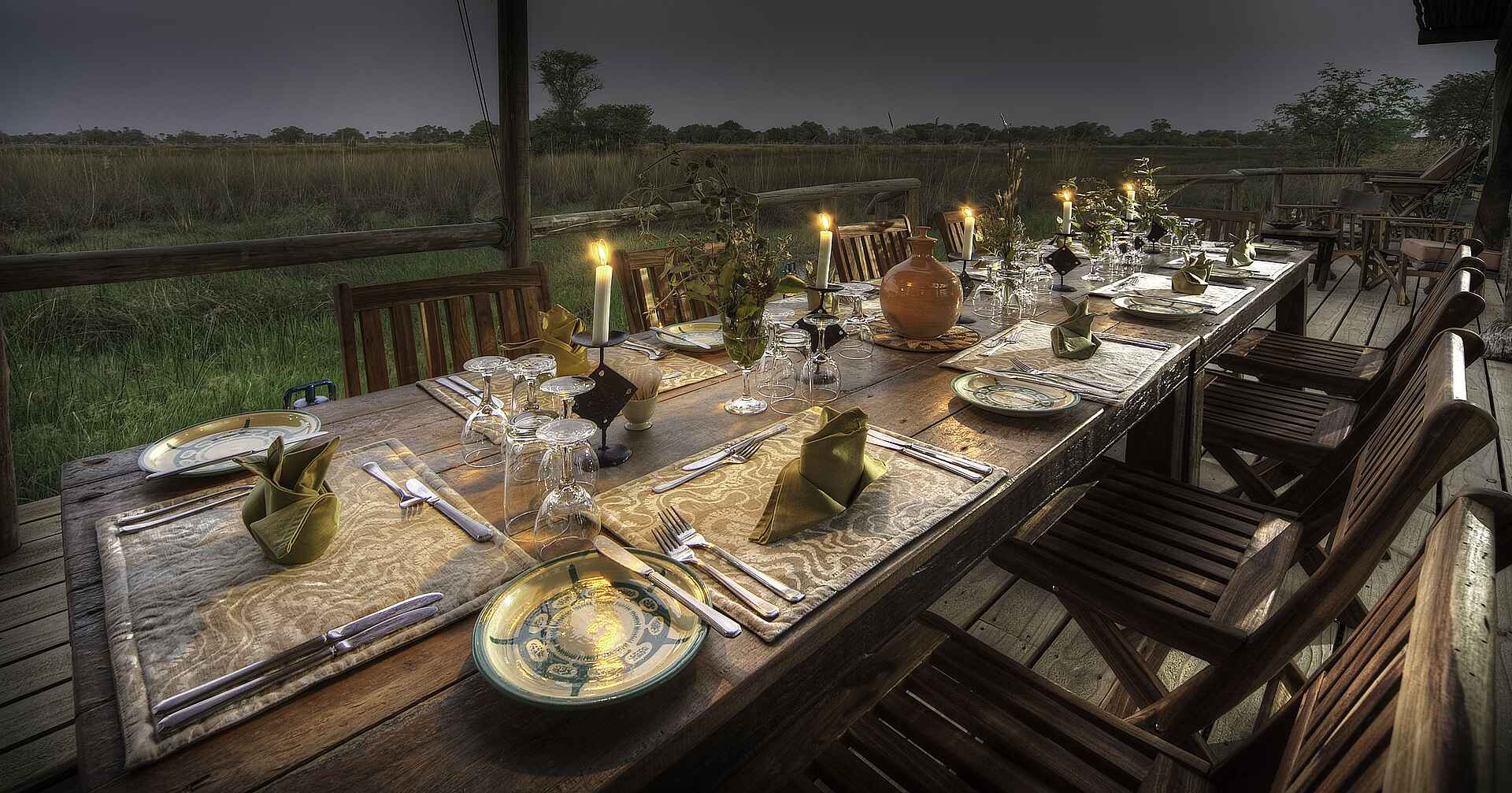 Oddball's Enclave Camp, Footsteps in Africa, Lodges of Botswana, Moremi Game Reserve, NG 27B, Okavango-Delta, Abendessen, Dinner, Afrikarma, Afrikarma Safaris, Afrikarma Safaris - Wildnis. Hautnah., Afrikarma.de