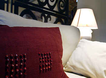 Olive Grove Guesthouse: Kissen