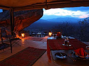 Saruni Samburu: Lounge und Speisesaal einer Villa