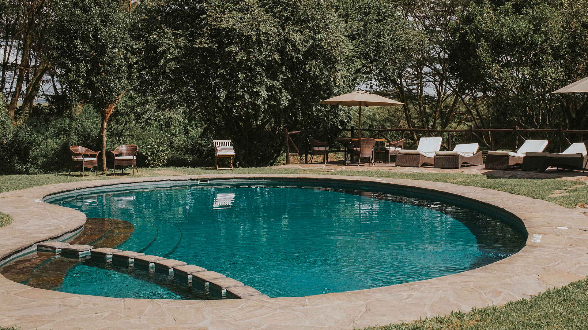 Tipilikwani Mara Camp: Pooldeck Tipilikwani Mara Camp: Pooldeck