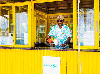 Victoria Beachcomber Resort and Spa: Parrot Bar Victoria Beachcomber Resort and Spa: Parrot Bar