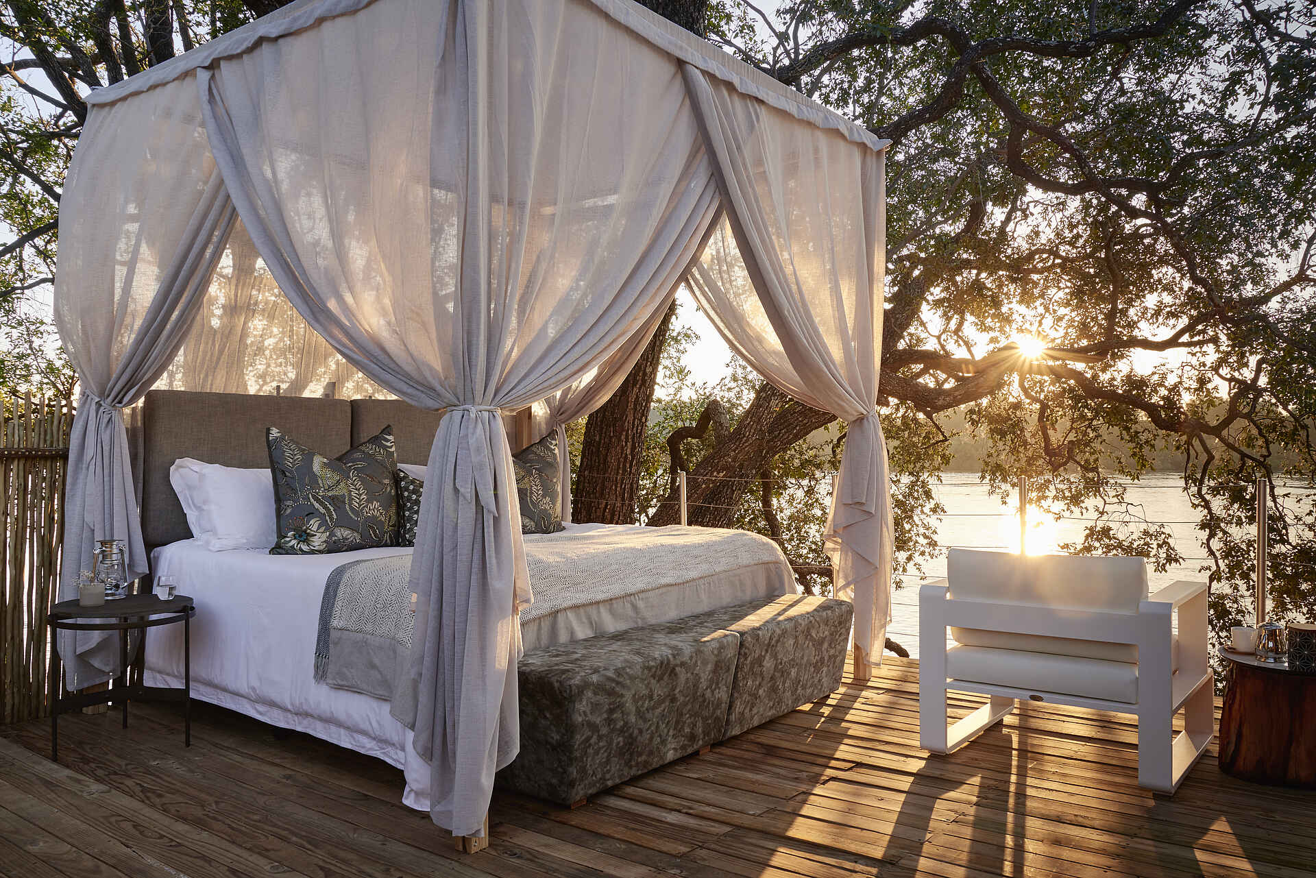 Victoria Falls River Lodge - Island Treehouse Suites: Das Starbed