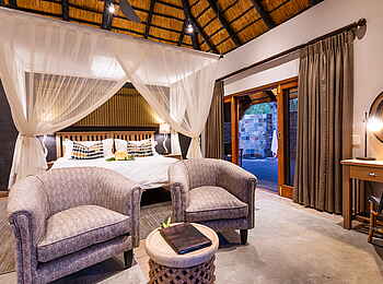 Inyati Game Lodge: Lounge des Gästechalets