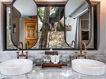 Sabi Sabi Selati Camp: Doppelwaschbecken der Luxury Suite Sabi Sabi Selati Camp: Doppelwaschbecken der Luxury Suite