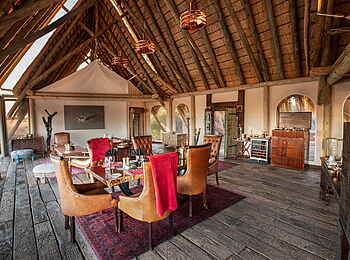 Selinda Suite: Esstisch