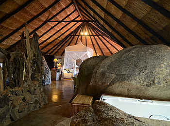 Amalinda Lodge: Family Room Blick hinein