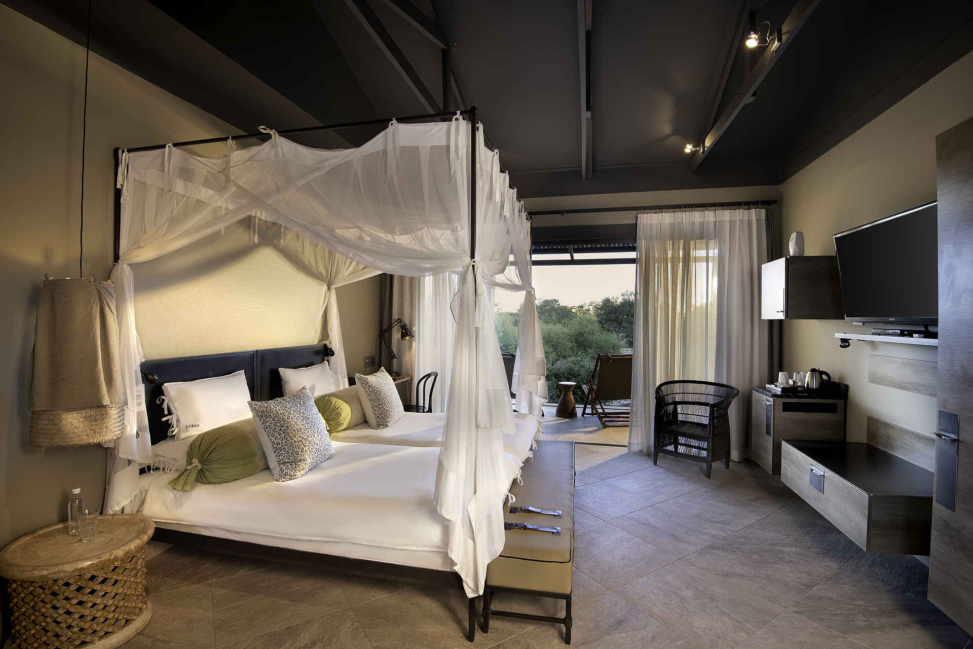 Epako Safari Lodge and Spa: Ein Deluxe Doppelzimmer Epako Safari Lodge and Spa: Ein Deluxe Doppelzimmer