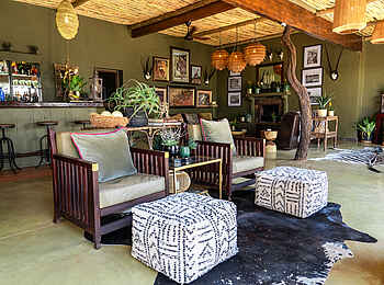 Last Word Madikwe Lodge: Blick in die Lounge und Bar