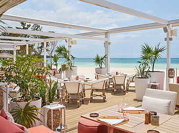 LUX Belle Mare: Das Beach Rouge Restaurant LUX Belle Mare: Das Beach Rouge Restaurant