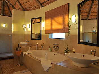 Ngoma Safari Lodge: Badezimmer Ngoma Safari Lodge: Badezimmer