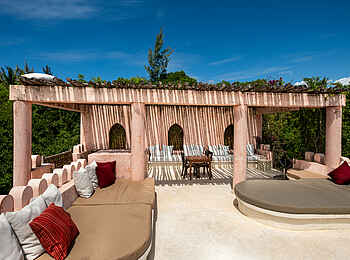 Qambani Luxury Resort: Pooldeck