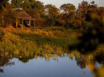 Simbavati Waterside Lodge: Lage am Wasserloch