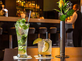 Eka Hotel: Cocktails an der Bar