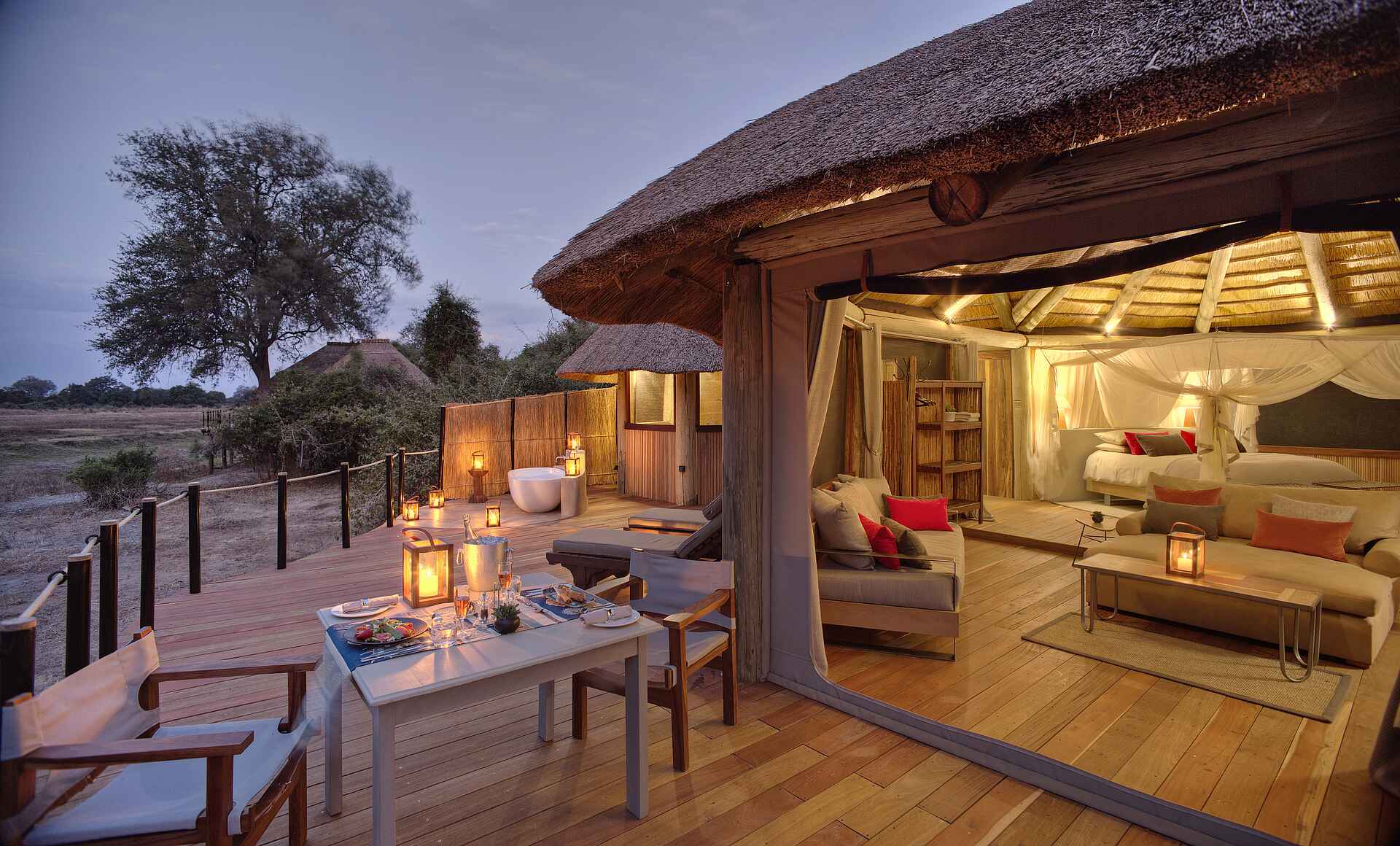 Lion Camp, Luangwa River, South Luangwa National Park, Bett, Blick, Esstisch, Schlafzimmer, Sofa, Afrikarma, Afrikarma Safaris, Afrikarma Safaris. Wildnis. Hautnah., Afrikarma.de