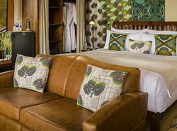 Mahali Mzuri: Doppelbett vorgelagerter Couch