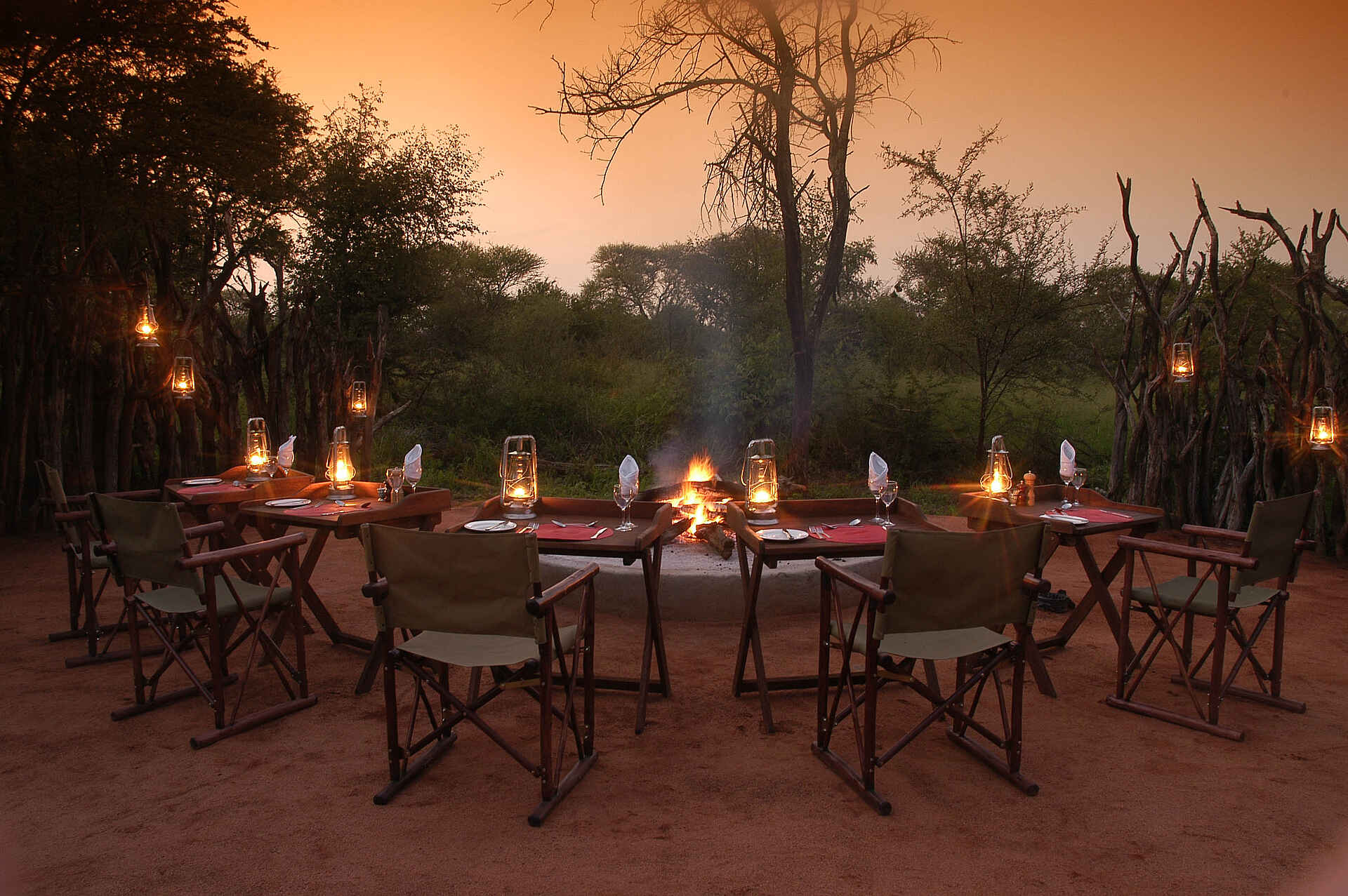 Big 5, Lodge, Luxus-Lodge, Madikwe, Madikwe Game Reserve, Motswiri Private Safari Lodge, Safari, Südafrika, Villas, Boma, Lagerfeuer, Afrikarma, Afrikarma Safaris, Afrikarma Safaris - Wildnis. Hautnah., afrikarma.de