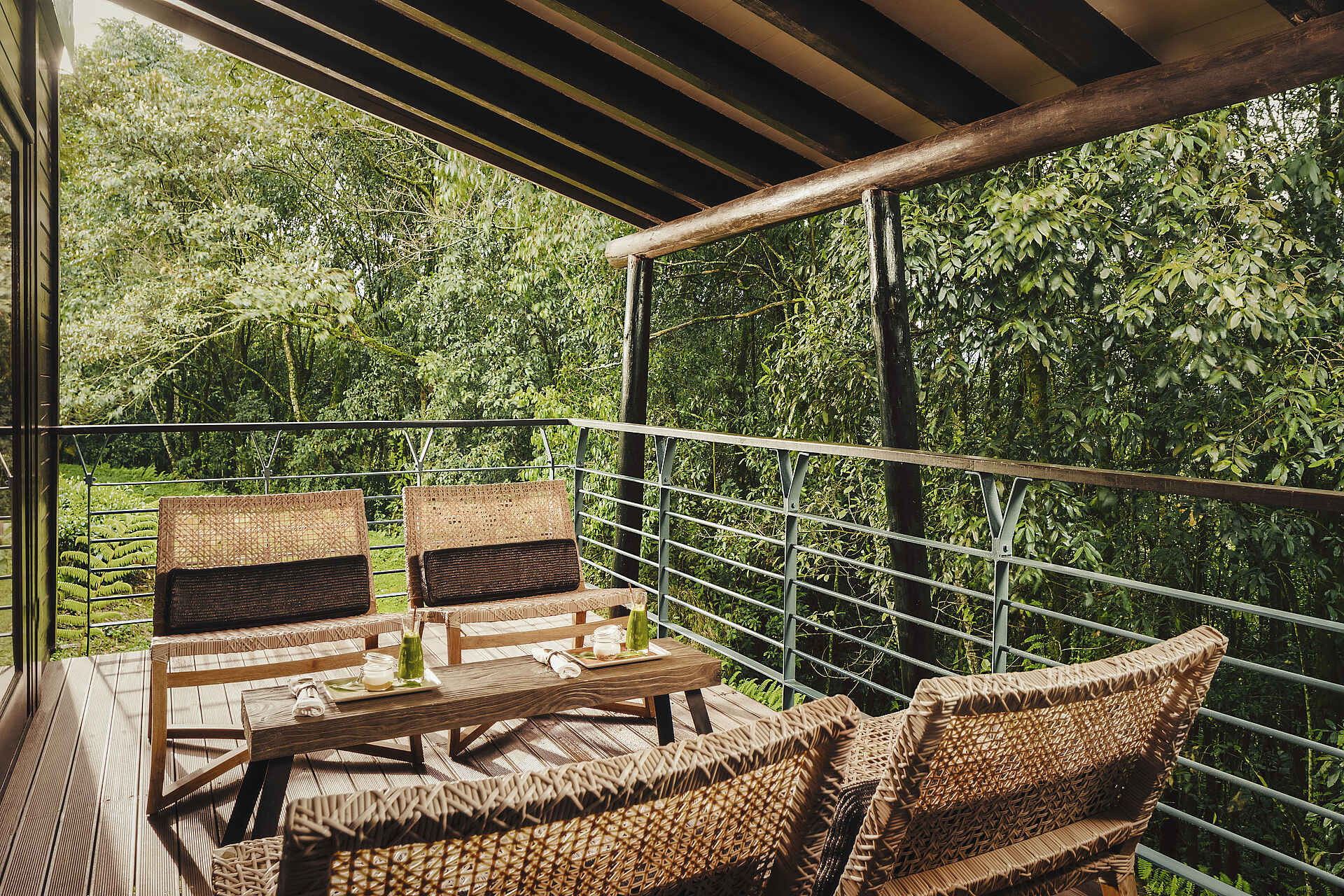 One and Only Nyungwe House: Überdachtes Holzdeck