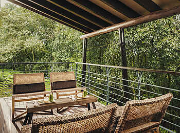 One and Only Nyungwe House: Überdachtes Holzdeck One and Only Nyungwe House: Überdachtes Holzdeck