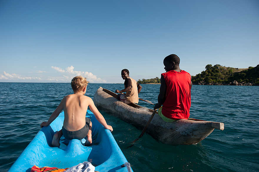 Kaya Mawa: Traditioneller Einbaum und Kayak Kaya Mawa: Traditioneller Einbaum und Kayak