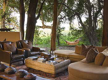 Sandibe Okavango Safari Lodge: Open-Air Lounge Sandibe Okavango Safari Lodge: Open-Air Lounge