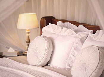 Saruni Mara Camp: Bett im Love Shack