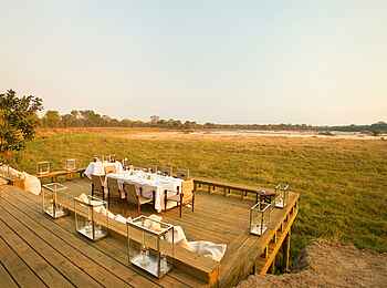 Zungulila Bushcamp: Camp-Deck Zungulila Bushcamp: Camp-Deck