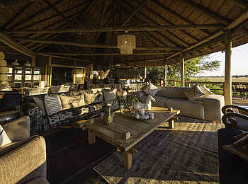 Kwetsani Camp: Offene Lounge mit Strohdach Kwetsani Camp: Offene Lounge mit Strohdach