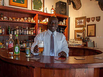 Bayete Guest Lodge: Barkeeper