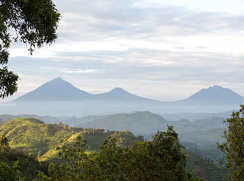 Clouds Mountain Gorilla Lodge: Virunga-Vulkane