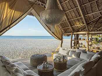 Laba Fanjove Island: Lounge mit gemütlichem Sofa Laba Fanjove Island: Lounge mit gemütlichem Sofa