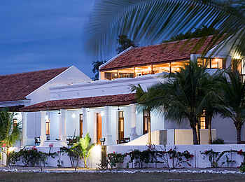 Ibo Island Lodge: Außenansicht der Lodge bei Nacht