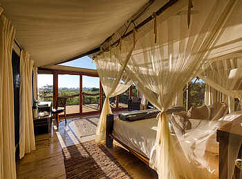 Little Tubu: Blick aus einem Gästezelt Little Tubu: Blick aus einem Gästezelt