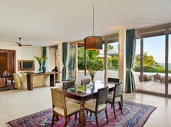 Melia Zanzibar: Villa mit Essbereich und Blick auf die Terrasse Melia Zanzibar: Villa mit Essbereich und Blick auf die Terrasse