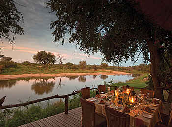 Motswari Game Lodge: Essen am Flussufer