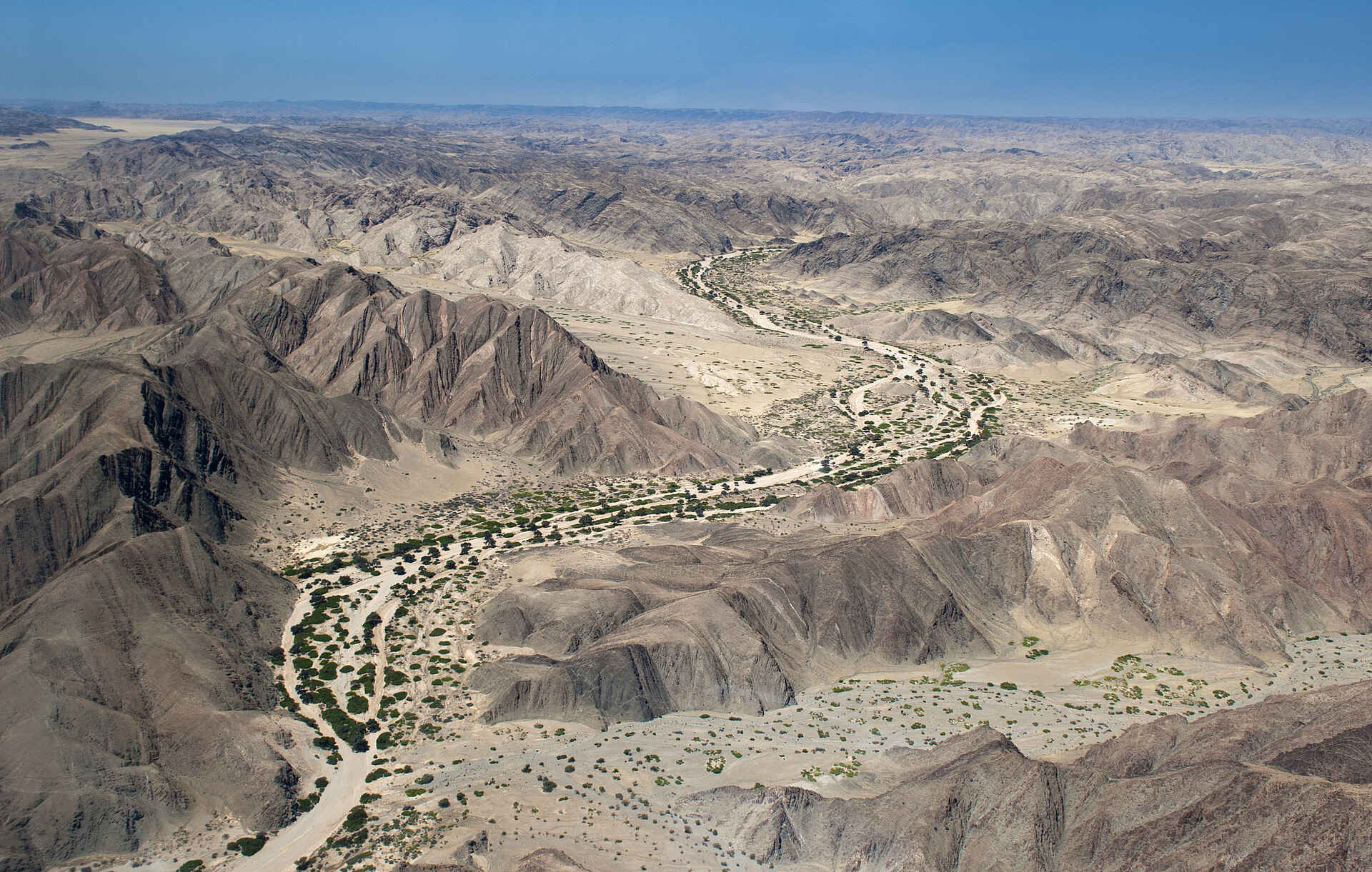 Okahirongo Elephant Lodge: Flussbett von oben