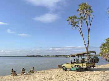 Roho ya Selous Camp: Kaffeepause am See Roho ya Selous Camp: Kaffeepause am See