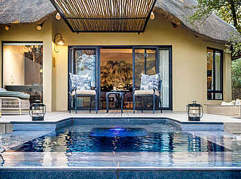 King's Camp: Blick über den Infinity Pool der Luxury Suite King's Camp: Blick über den Infinity Pool der Luxury Suite