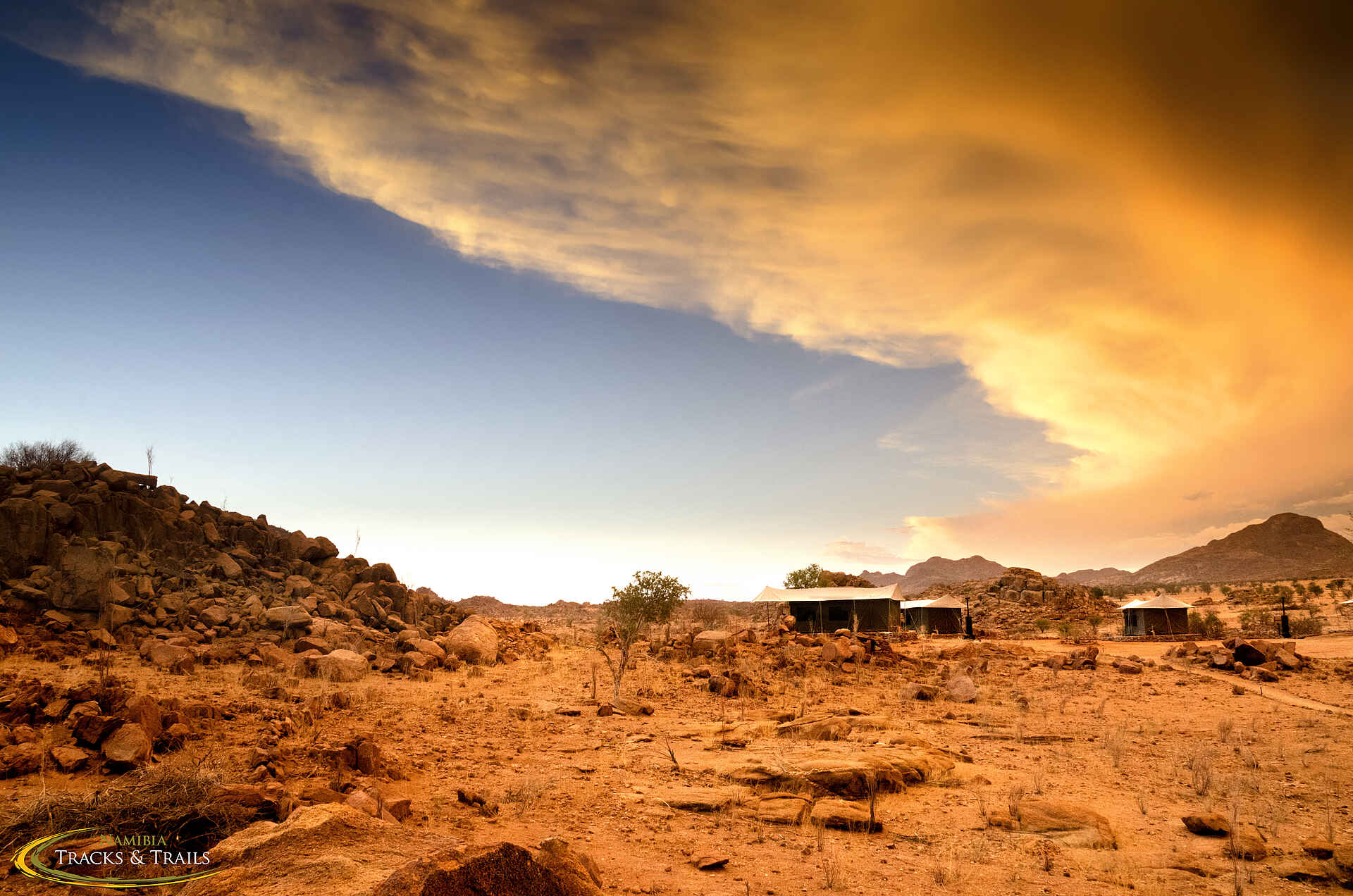 Elefanten, Namibia, Ozondjou, Ozondjou Trails, Trails, Wüste, Zelt, Zelte