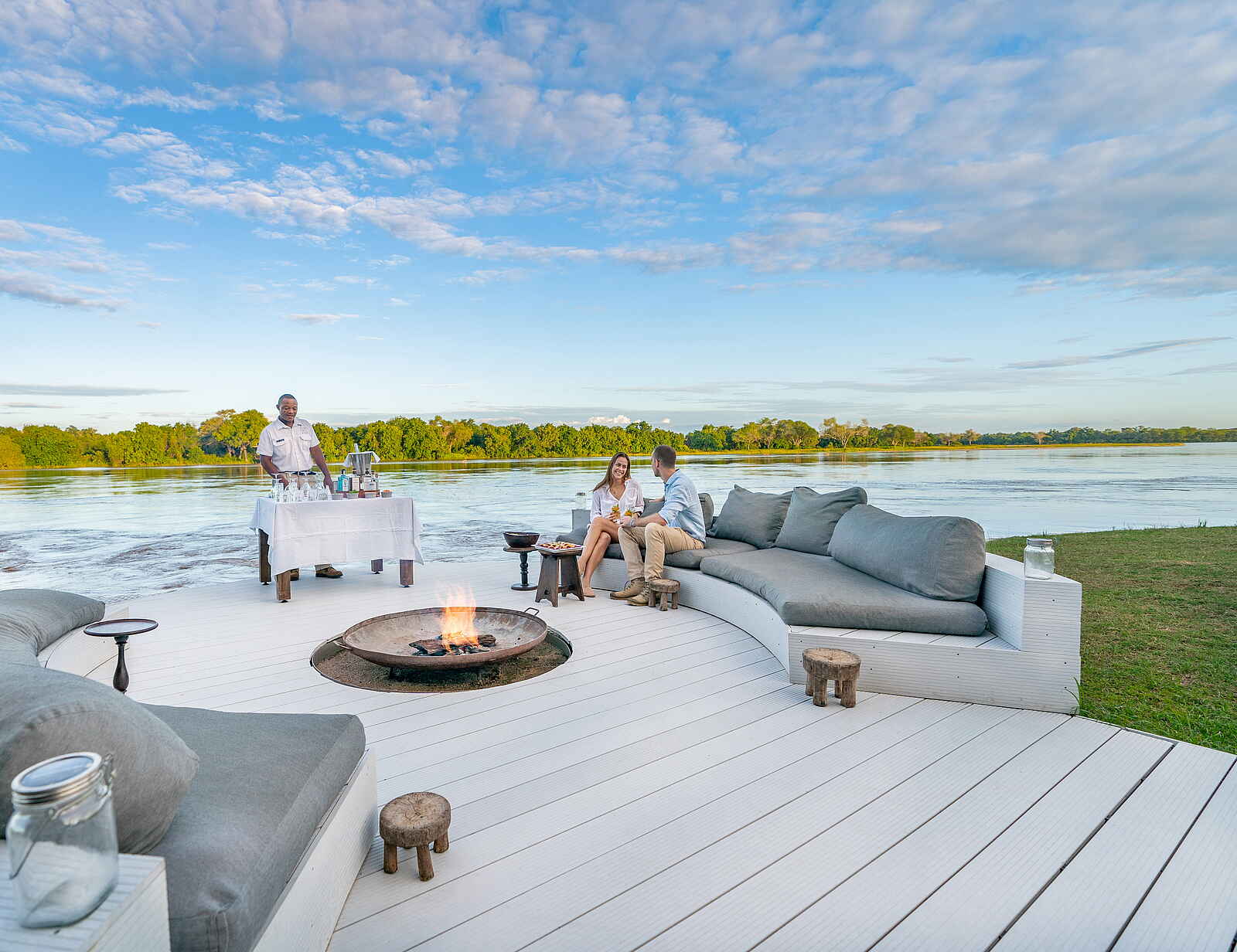 Time + Tide Chinzombo: Feuerstelle und Terrasse Time + Tide Chinzombo: Feuerstelle und Terrasse