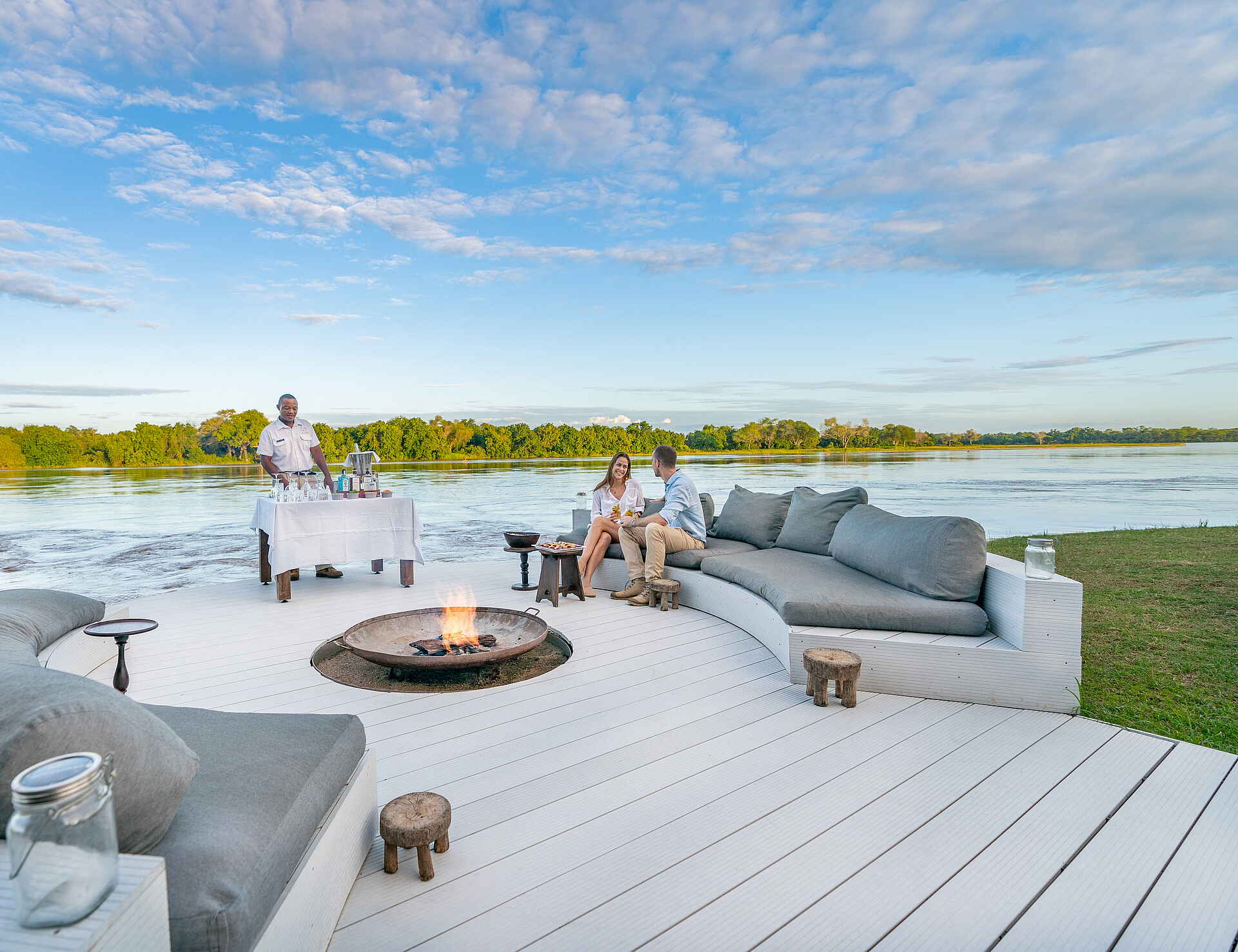 Time + Tide Chinzombo: Feuerstelle und Terrasse