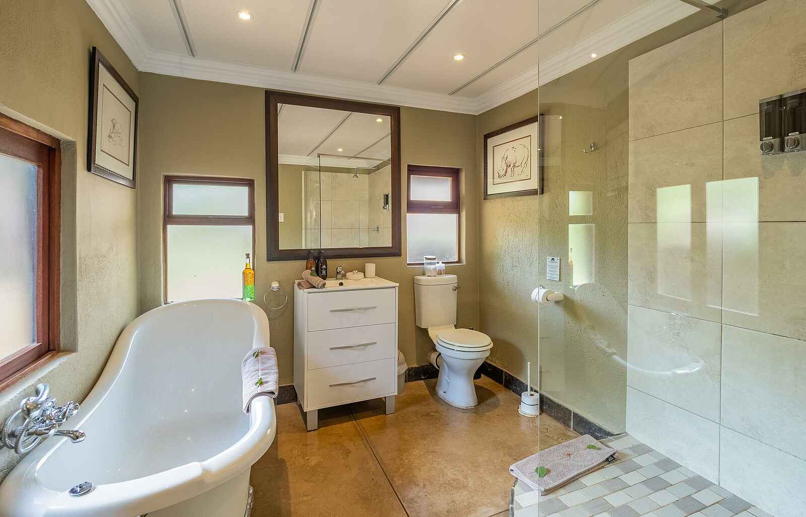 Kambaku Safari Lodge: Family Chalet Bad Kambaku Safari Lodge: Family Chalet Bad